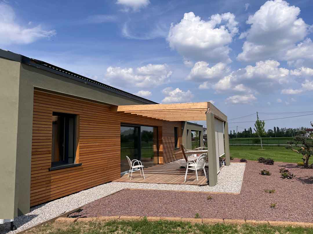 casa-in-legno-con-pergola